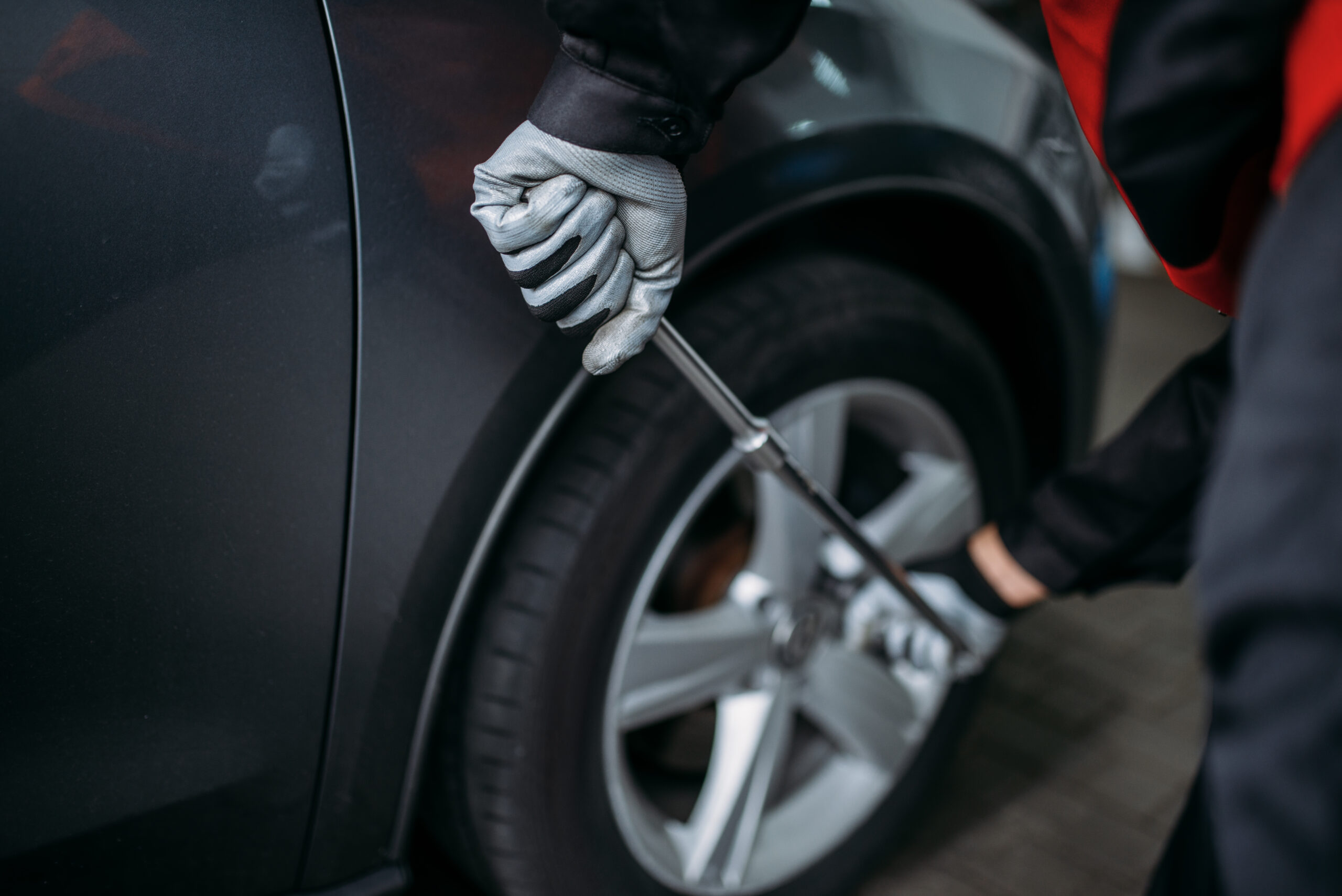 mechanic unscrews the wheel in tire service 2024 11 29 05 09 09 utc scaled